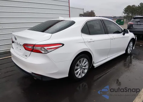2020 Toyota Camry Le из США, поврежденный, VIN 4T1C11AK6LU960240